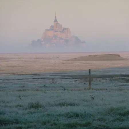 Les Pres-sales Bed and Breakfast Courtils